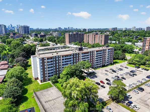 1660 Bloor St #308, Mississauga, ON L4X 1R9
