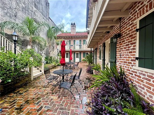 1027 Chartres St #F — Photo 4