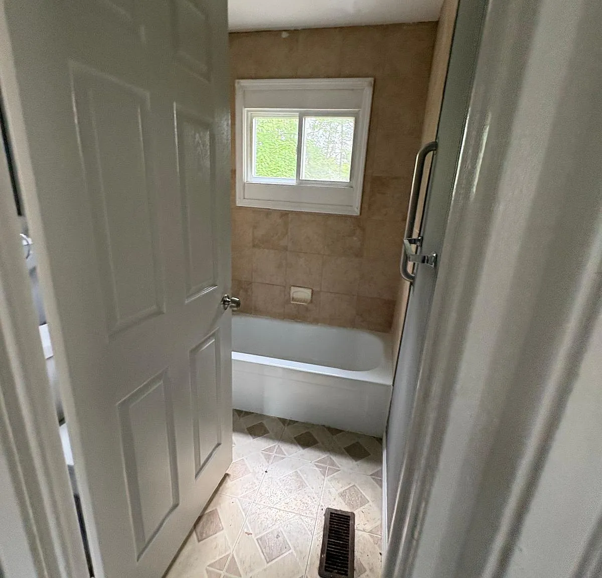 2 bed, 900 sqft, $895 — Photo 3