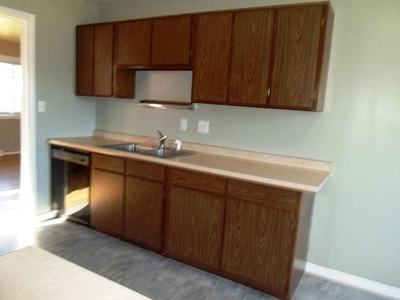 3rd image of 22 Soloman St
