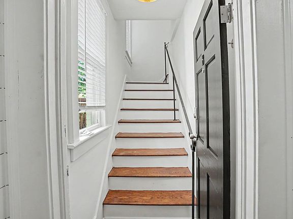 3rd image of 620 E 48th St #B