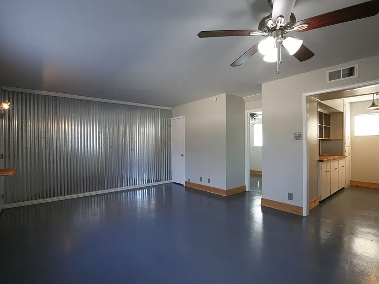 804 N Locust St — Photo 13