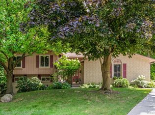 36515 Heatherton Dr, Farmington, MI 48335