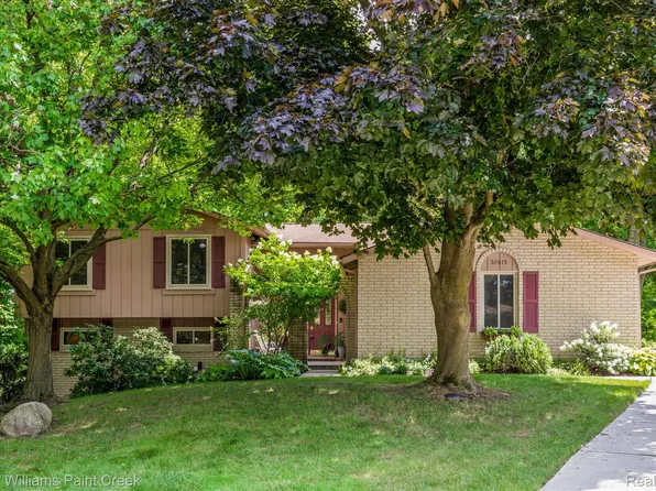 36515 Heatherton Dr, Farmington, MI 48335