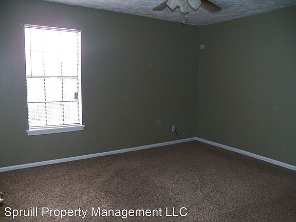 4th image of 160 Park Cir #D