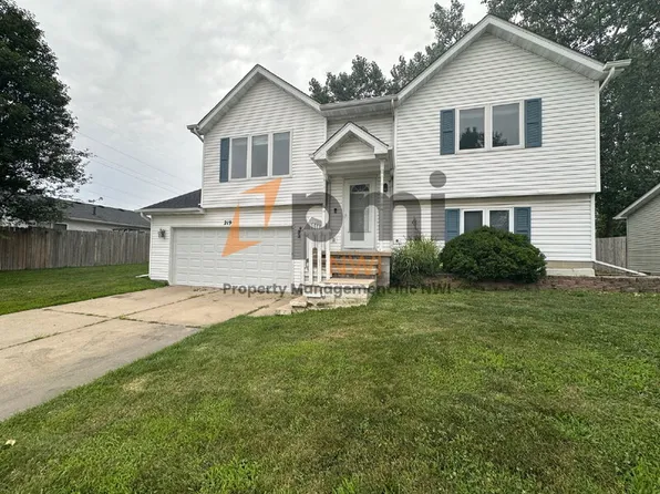 219 Sandalwood Dr, Valparaiso, IN 46385