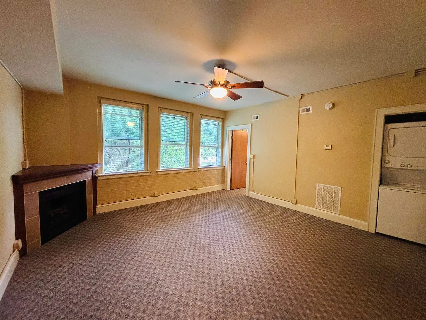 1 Bedroom, 1 Bath Apartment — Photo 4