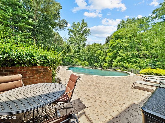 5th image of 2357 Monticello Dr