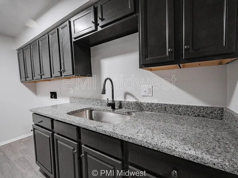 6920 Chrysler St — Photo 9