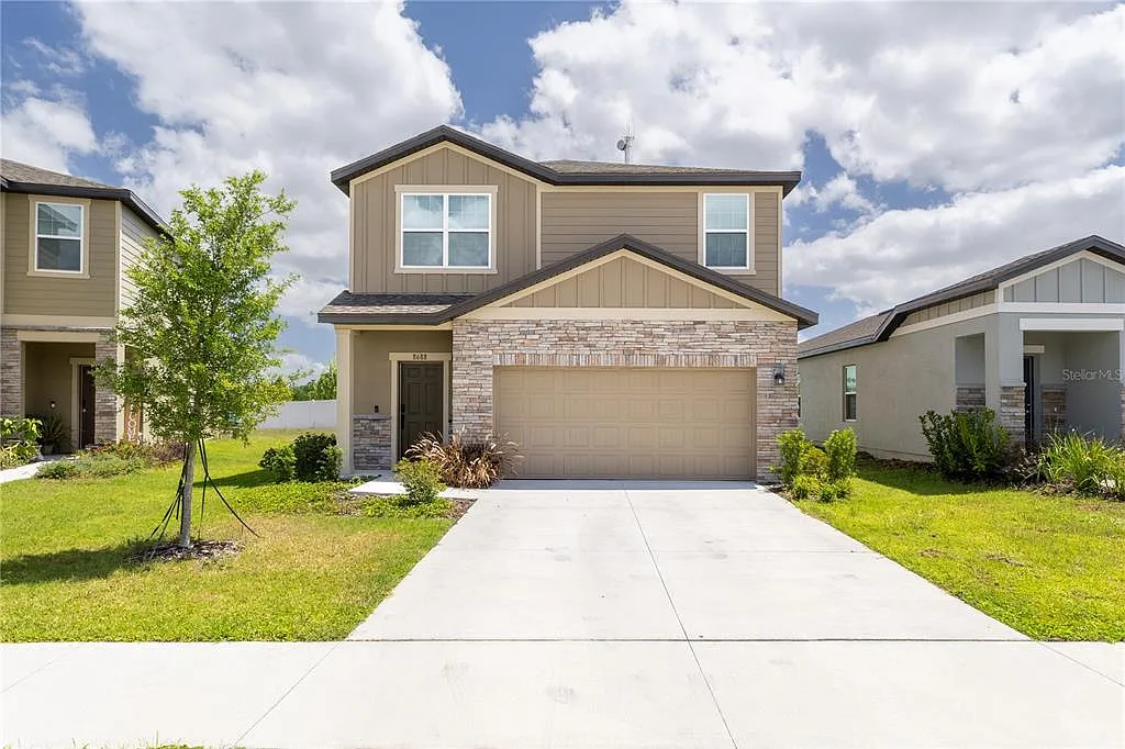 3 bed, 2.5 bath, 1676 sqft, $2,600 — Photo 1