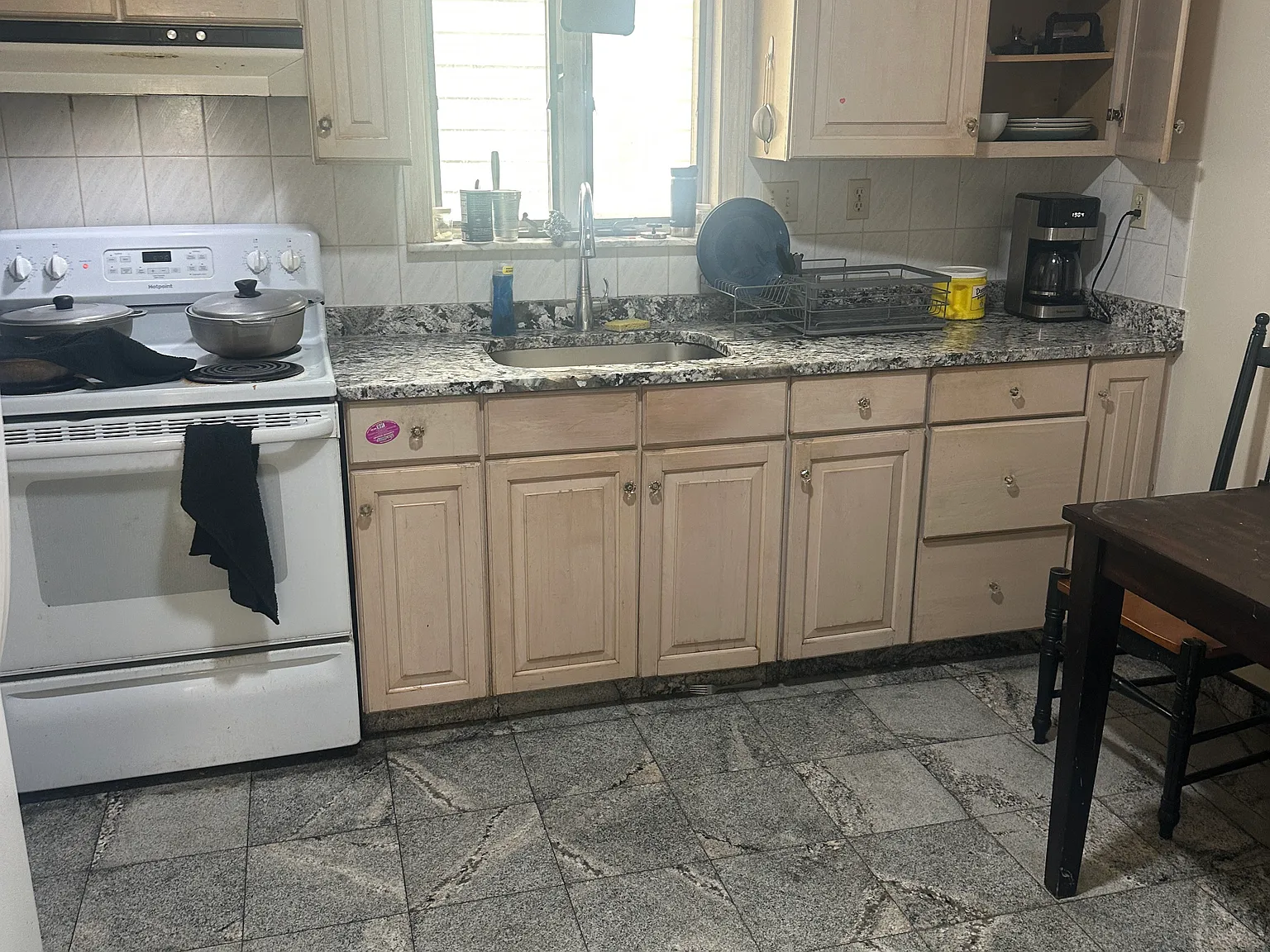 3 bed, 1400 sqft, $3,200 — Photo 2