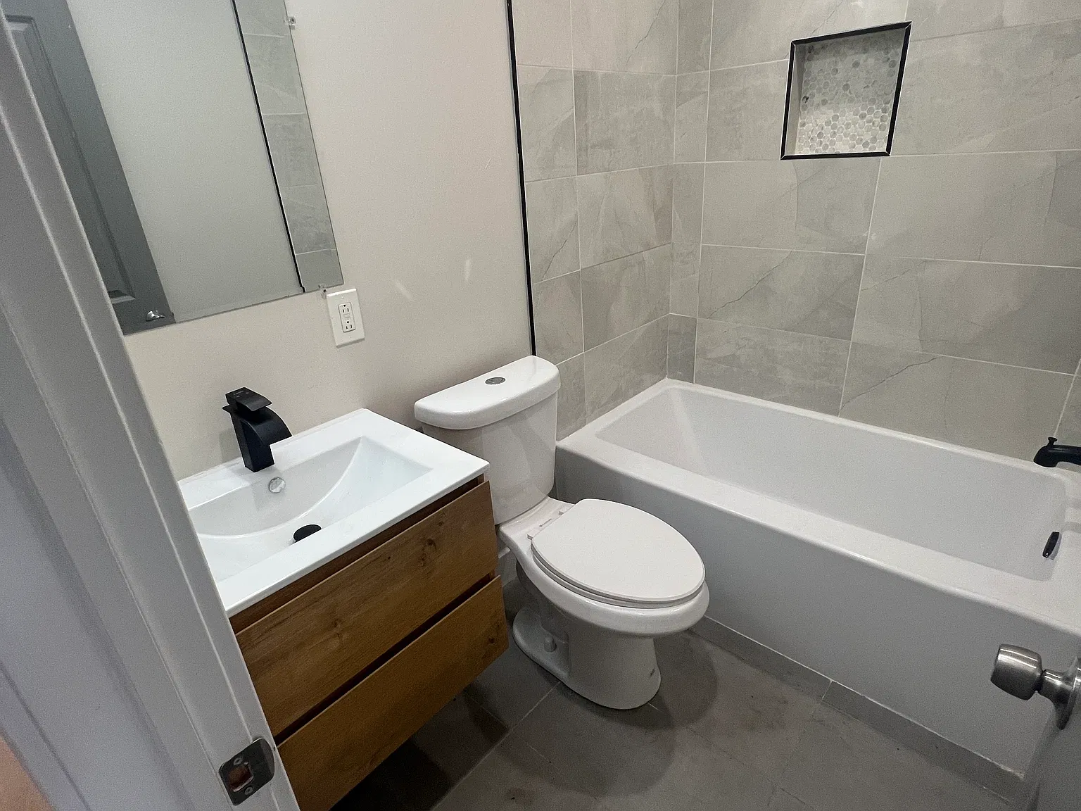1232 W Seltzer St — Photo 1