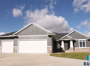 2711 Little Oak Cir, Sioux Falls, SD 57108