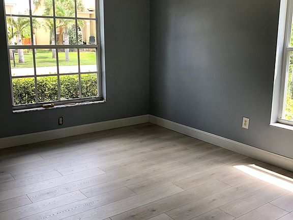3rd image of 6786 Farragut Ln