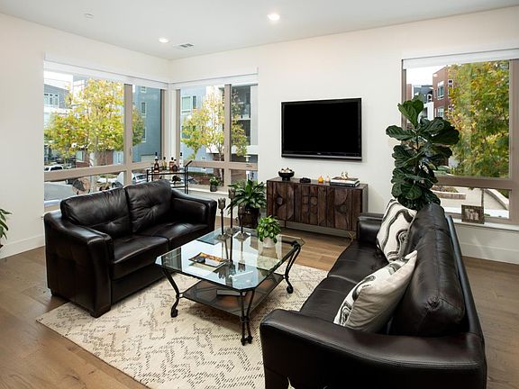 4th image of 1078 Foster Square Ln #201