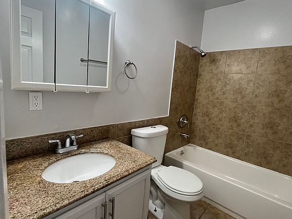 5th image of 2919 Carmona Ave APT 1