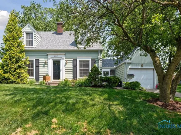 2517 Eastmoreland Dr, Oregon, OH 43616