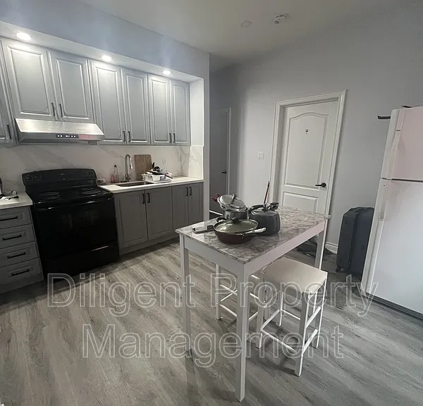 219 Stewart St #PROPERTY — Photo 3