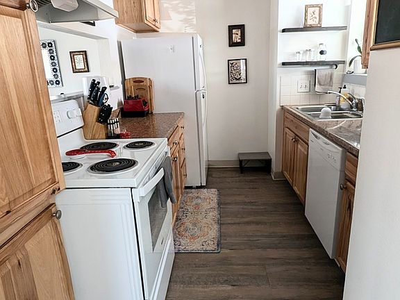 3rd image of 710 Arrow Ct
