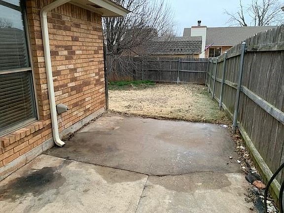 3rd image of 2320 N Lincoln Ave