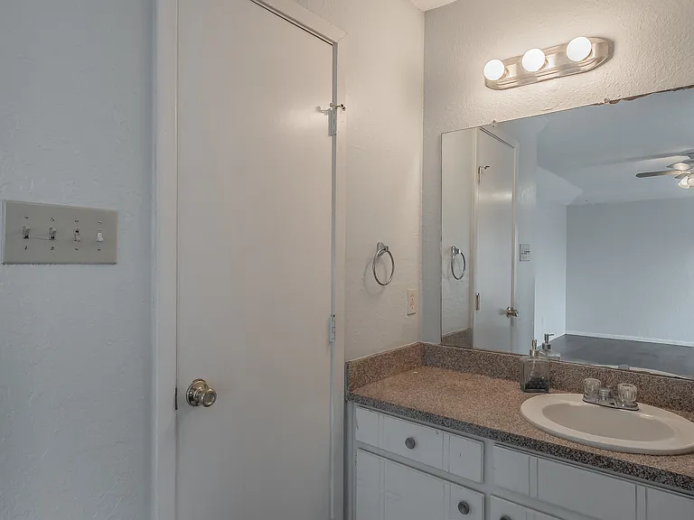 422 Signal Hill Ct N — Photo 17