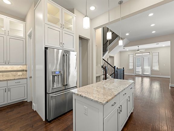 5th image of 5469 Larkin St #9