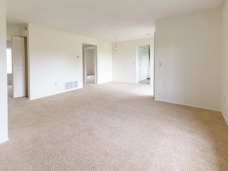 Windsor Gardens Apartments — Photo 75