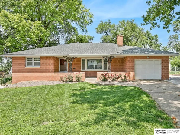 4488 Shady Lane Cir, Omaha, NE 68105