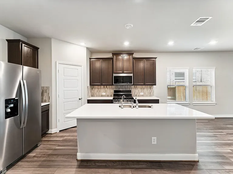 4322 Pale Fox Ln — Photo 8