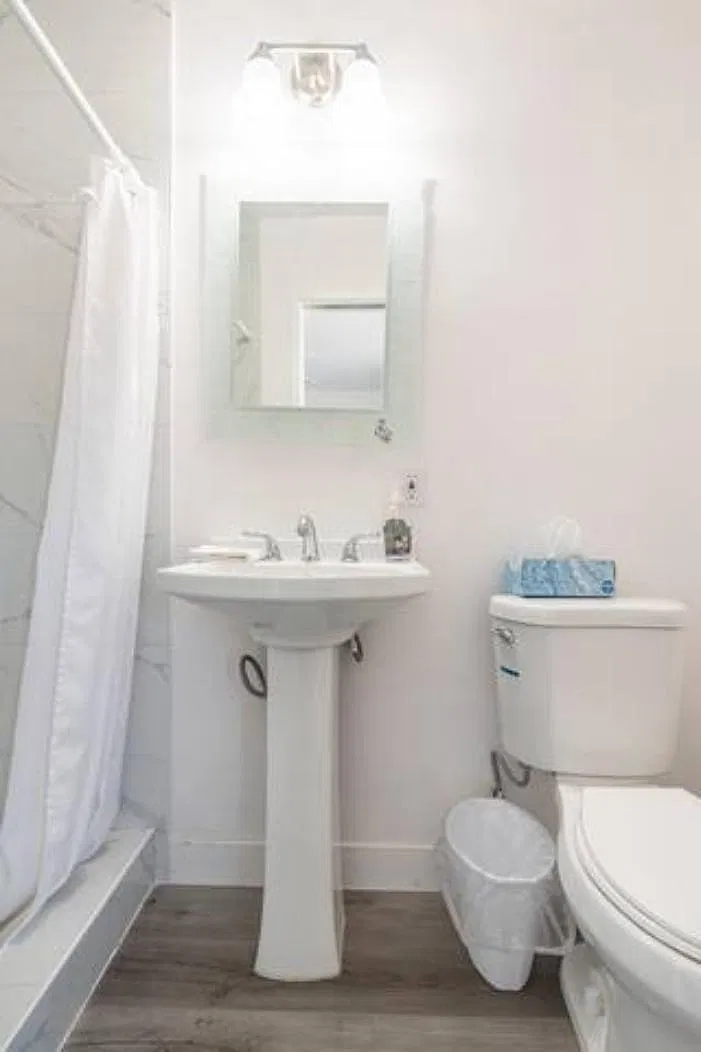 1 bed, 200 sqft, $1,300 — Photo 4