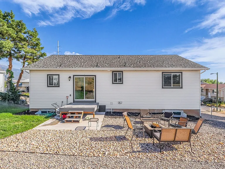 1133 E 3150 N — Photo 23