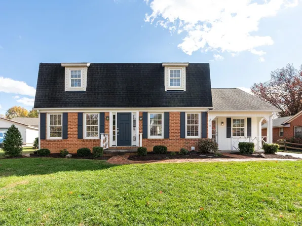 112 Country Lodge Rd, Waynesboro, VA 22980