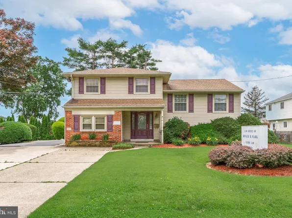 64 Warwick Rd, Stratford, NJ 08084