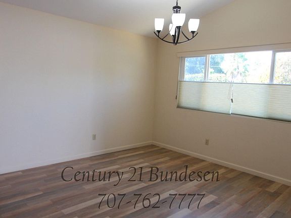 4th image of 100 Bond Ave