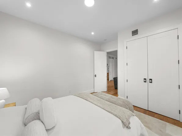 636 Warren Street image 12 of 16