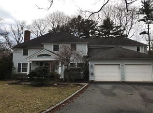 78 Circle Ln, Roslyn Heights, NY 11577