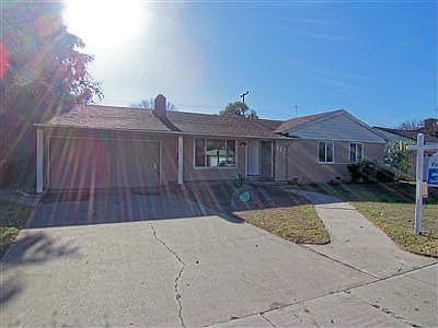 1st image of 402 W Longview Ave