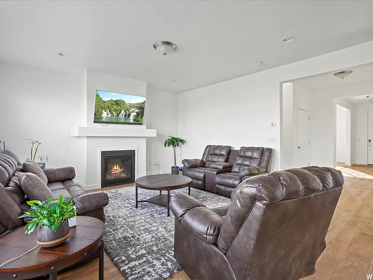3486 W Beckham Dr — Photo 4