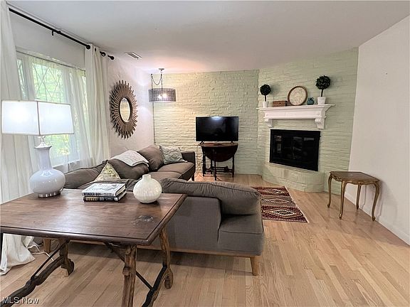 5th image of 1197 Greenvale Ave