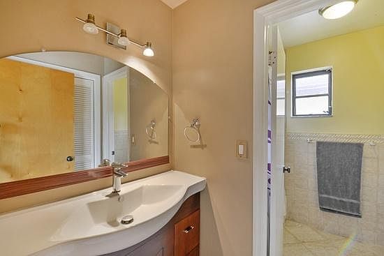 4th image of 1202 Columbus Blvd