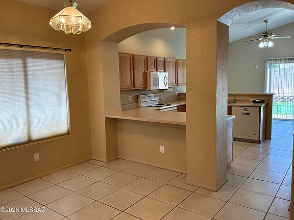 4th image of 9121 E Autumn Sage St