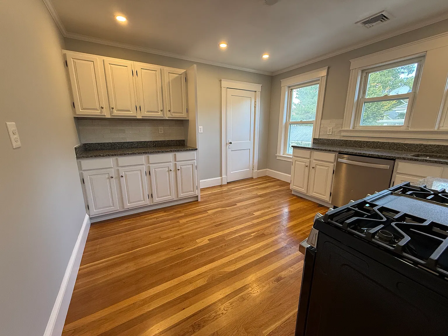 3 bed, 1471 sqft, $4,400 — Photo 2
