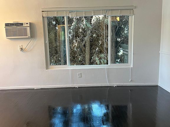 4th image of 1933 N Beachwood Dr APT 101