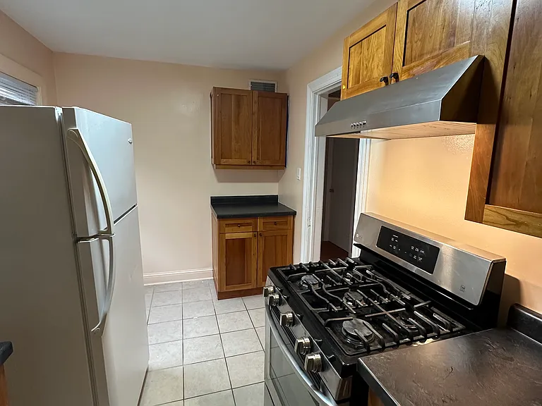 242 N Mayfield Ave #2W — Photo 5