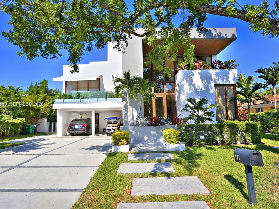 121 Buttonwood Dr