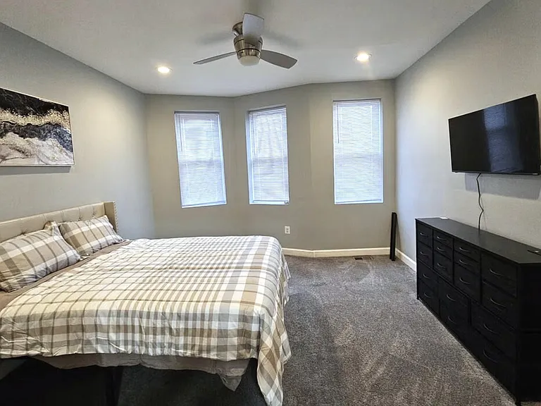 1912 W Baltimore St #2 — Photo 17