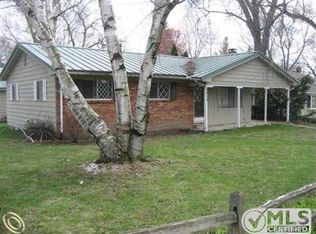 4015 S Shore Dr, Waterford, MI 48328
