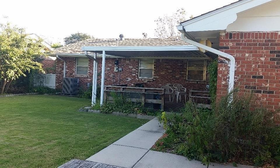 2nd image of 4829 Woodview Dr