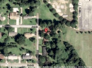 1014 N 9th St, Nashville, AR 71852