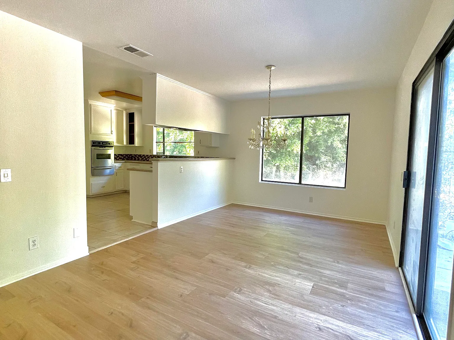 4 bed, 2.5 bath, 1965 sqft, $4,600 — Photo 4